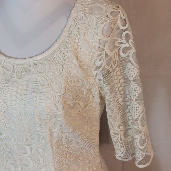 Alex Marie Elegant Cream Lace Dress - Picture 7 of 9